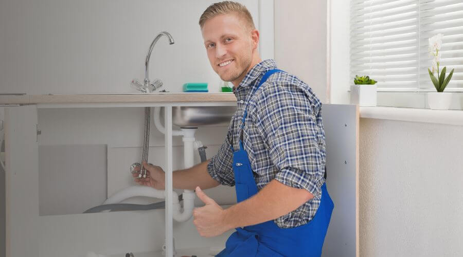 Expert burst pipe repair services in Bethalto, IL